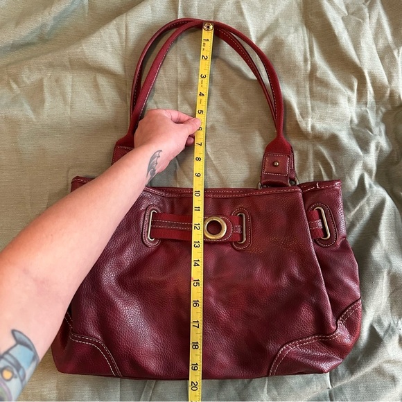 Burgundy faux leather handbag with contrast stitching - Picture 7 of 8